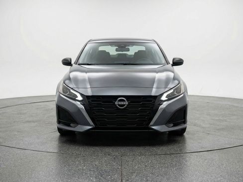 Used 2025 Nissan Altima 2.5 SV image 2