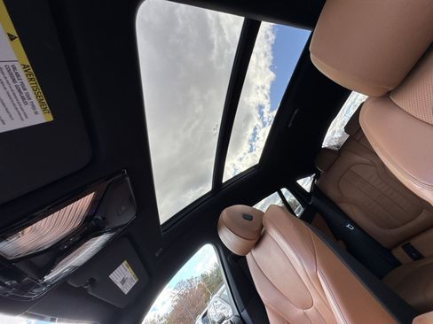 Used 2022 BMW X6 xDrive40i w/ M Sport Package image 24