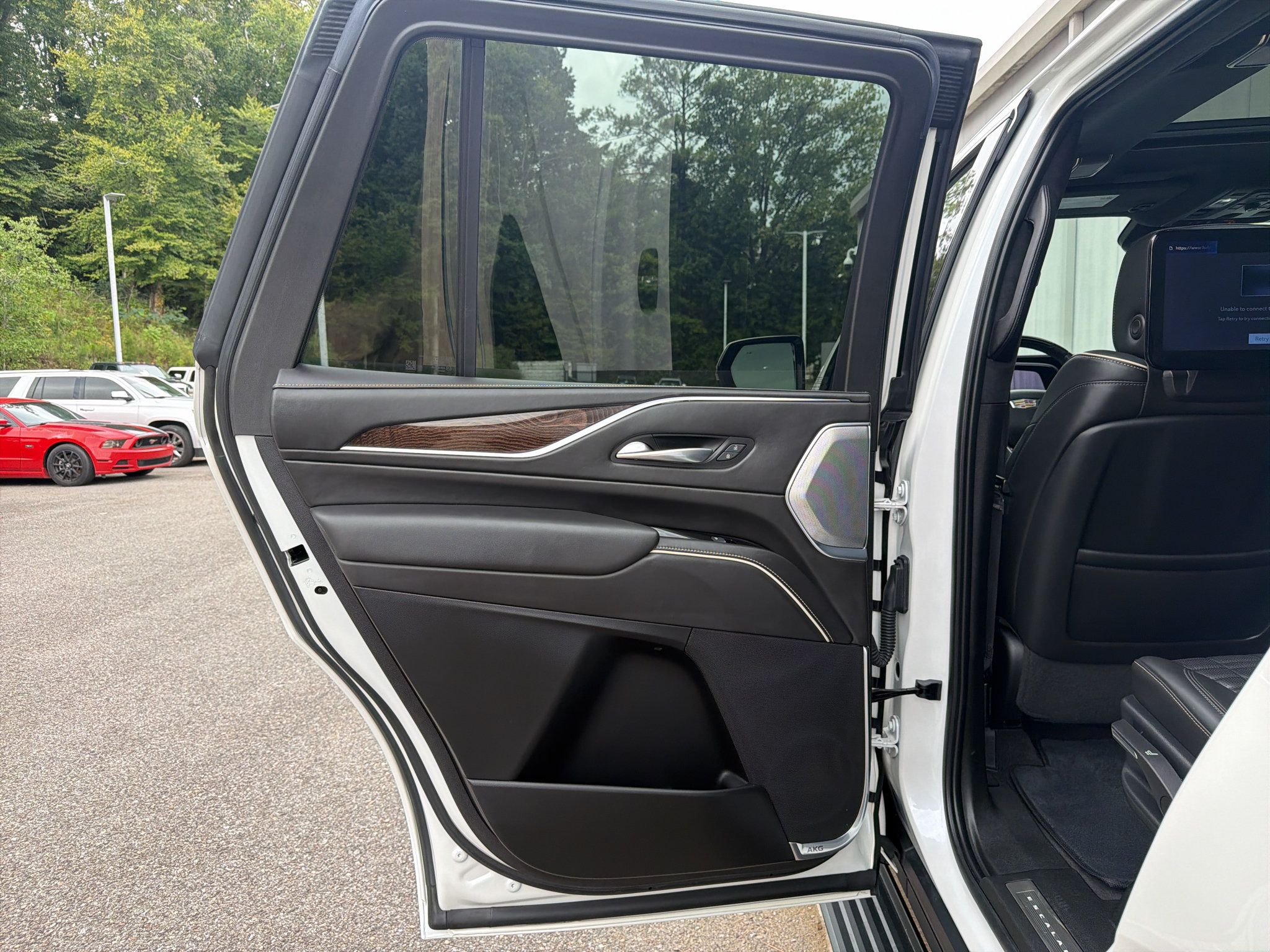 Used 2022 Cadillac Escalade Sport Platinum w/ Heavy-Duty Trailer Package AWD/4WD image 12