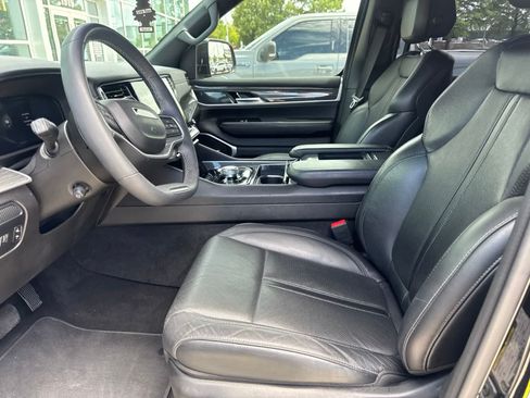 Used 2022 Jeep Wagoneer Series II AWD/4WD image 9