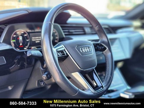 Used 2024 Audi Q8 e-tron Prestige w/ Prestige Package image 18