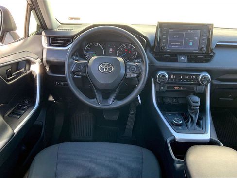 Used 2022 Toyota RAV4 LE image 5