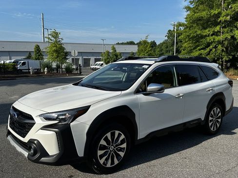 Used 2024 Subaru Outback Touring AWD/4WD image 3