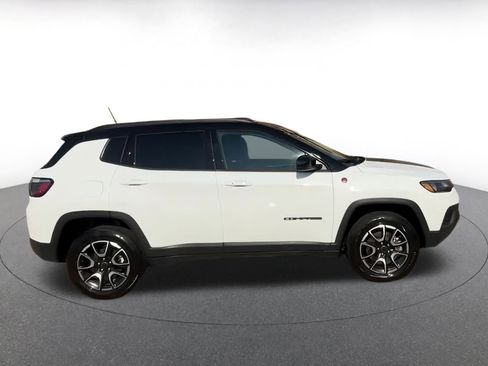 Used 2025 Jeep Compass Trailhawk w/ Trailer Tow Group image 15