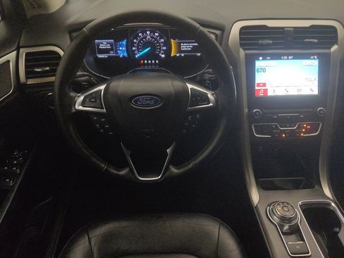 Used 2018 Ford Fusion SE w/ Fusion SE Technology Package FWD image 22