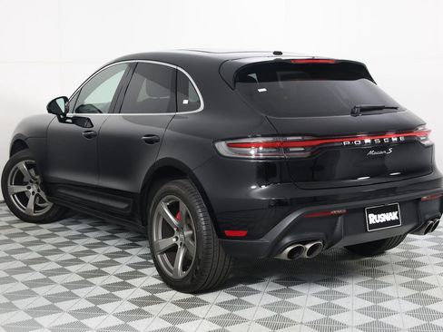 Certified 2023 Porsche Macan S AWD/4WD image 3