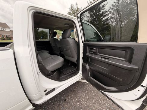 Used 2014 RAM 1500 4x4 Crew Cab image 17