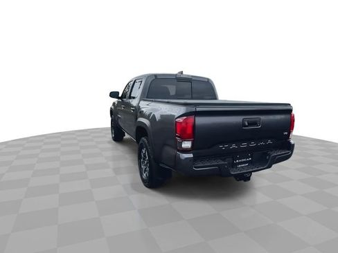 Used 2019 Toyota Tacoma TRD Off-Road w/ Technology Package AWD/4WD image 7