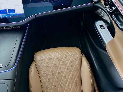 Used 2025 Mercedes-Benz E 450 4MATIC Sedan w/ Airmatic Package image 21