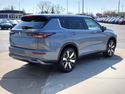 New 2026 Mitsubishi Outlander SE image 16