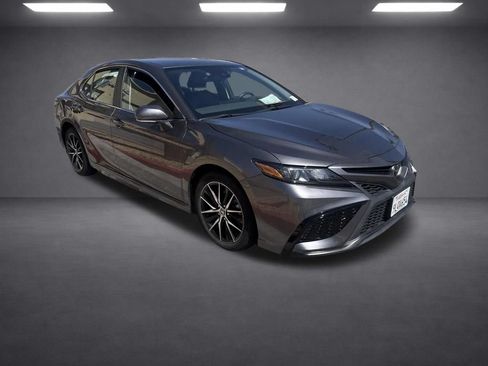 Used 2024 Toyota Camry SE FWD image 12