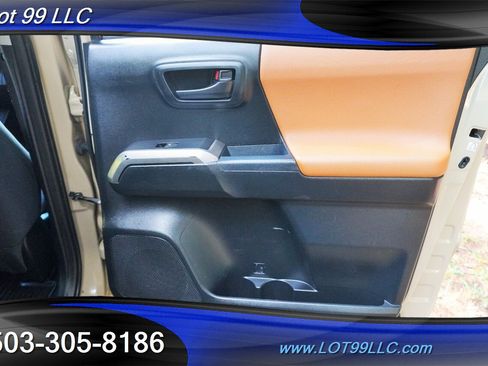 Used 2017 Toyota Tacoma SR5 w/ Tow Package AWD/4WD image 18