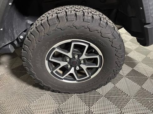 Used 2024 Jeep Wrangler Unlimited Rubicon w/ Convenience Group AWD/4WD image 36