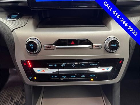 Used 2022 Ford Explorer XLT w/ Equipment Group 202A image 8