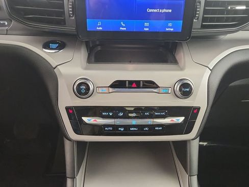 Certified 2024 Ford Explorer XLT AWD/4WD image 18