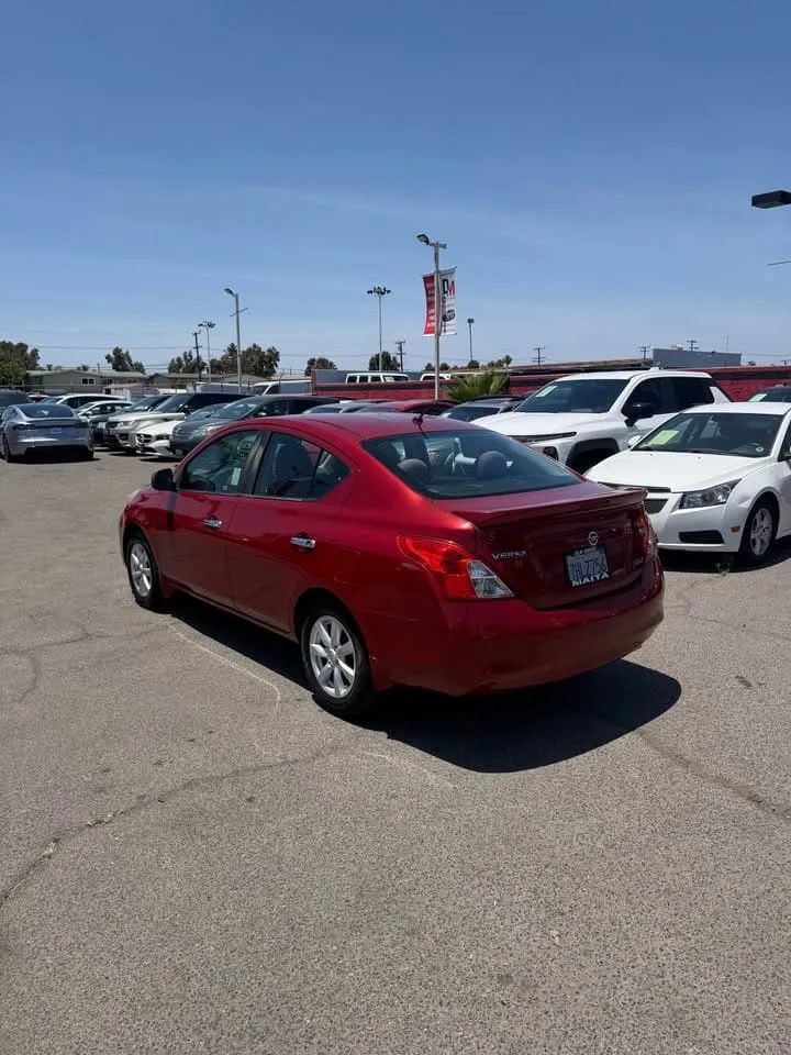 Used 2014 Nissan Versa SV w/ Convenience Package FWD image 5