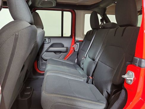 Used 2025 Jeep Wrangler Unlimited Sahara AWD/4WD image 23