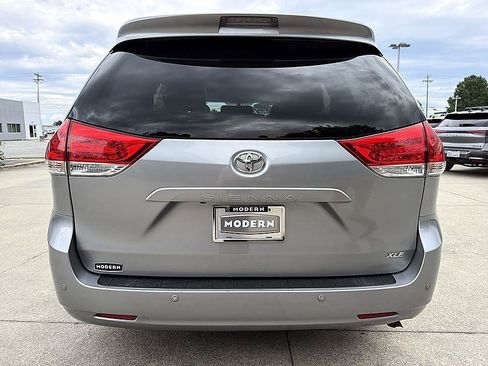 Used 2013 Toyota Sienna XLE w/ Entertainment Pkg FWD image 24