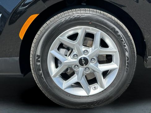 Used 2025 Kia Soul LX w/ LX Technology Package FWD image 24