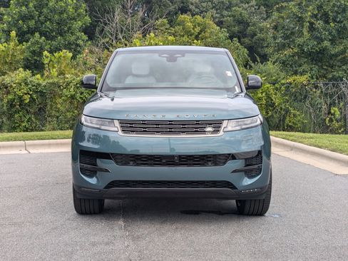 New 2025 Land Rover Range Rover Sport SE image 2