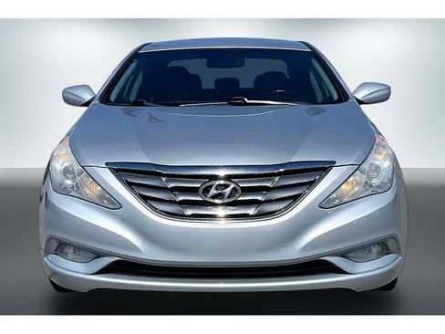 Used 2013 Hyundai Sonata SE FWD image 2