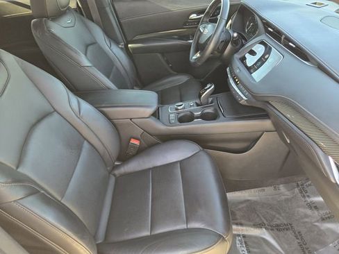 Used 2022 Cadillac XT4 Sport w/ Comfort Package FWD image 14