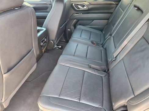 Used 2024 Chevrolet Suburban LT image 30