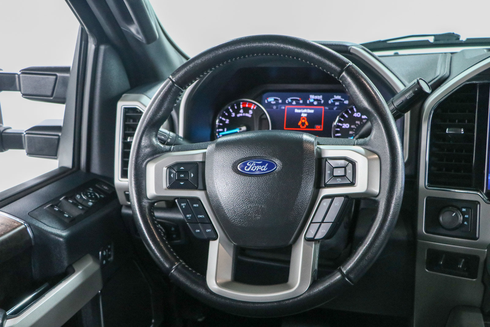 Used 2022 Ford F350 Lariat w/ Lariat Ultimate Package AWD/4WD image 13