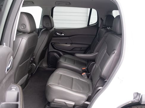 Used 2023 GMC Acadia SLT AWD/4WD image 16