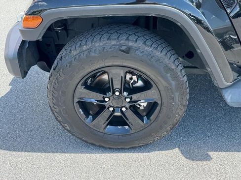 Used 2023 Jeep Wrangler Unlimited Sahara AWD/4WD image 15