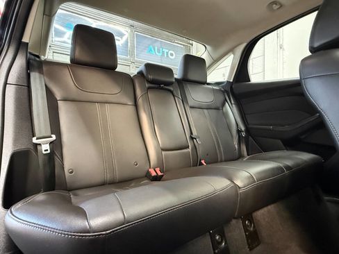 Used 2014 Ford Focus SE w/ Equipment Group 201A image 8