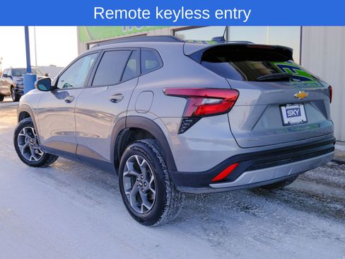 Used 2025 Chevrolet Trax LT image 6