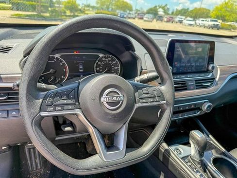 Used 2023 Nissan Altima 2.5 SV image 7