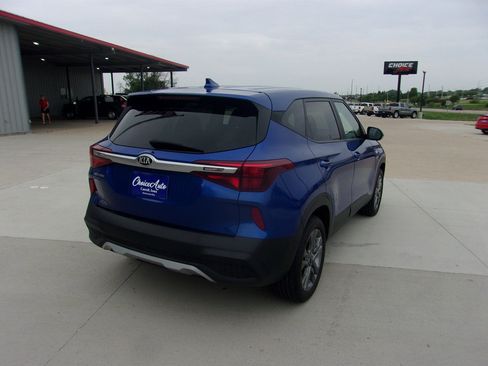 Used 2021 Kia Seltos LX AWD/4WD image 3