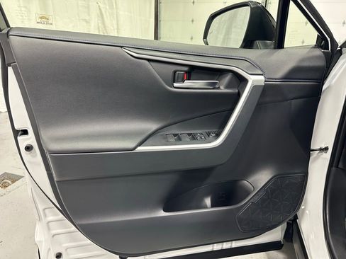 Used 2025 Toyota RAV4 XSE w/ Weather Package image 8