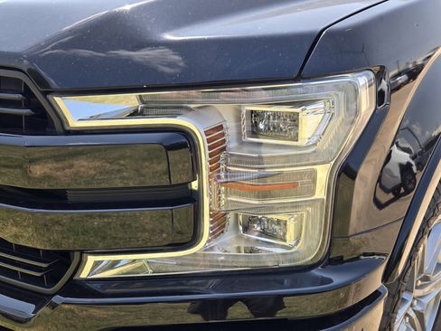 Used 2019 Ford F150 Lariat w/ Equipment Group 502A Luxury AWD/4WD image 7