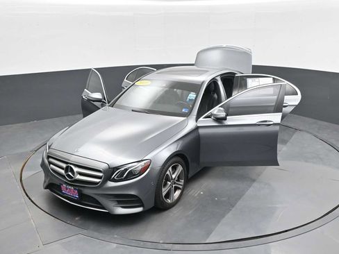 Used 2019 Mercedes-Benz E 300 4MATIC image 38