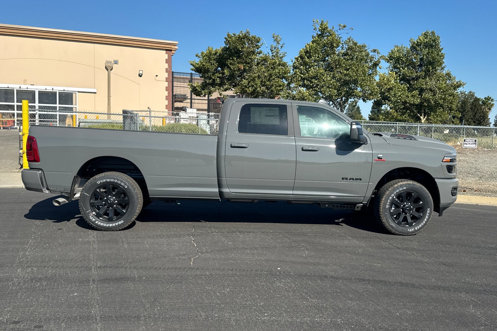 New 2026 RAM 2500 Laramie w/ Night Edition AWD/4WD image 2