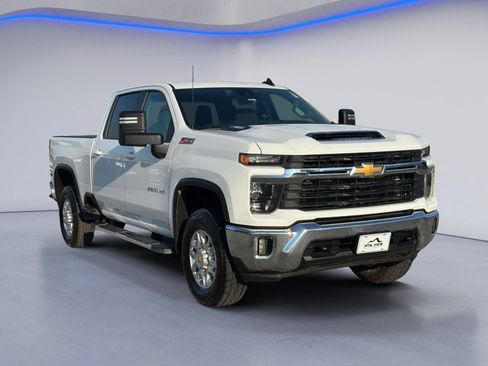 Used 2025 Chevrolet Silverado 2500 LT AWD/4WD image 5