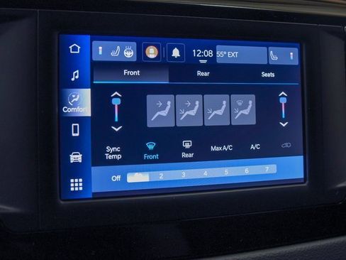 Used 2023 Chrysler Voyager LX image 17