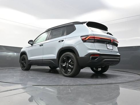 New 2026 Volkswagen Taos SE image 23