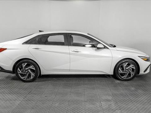 Used 2024 Hyundai Elantra SEL w/ Convenience Package FWD image 9