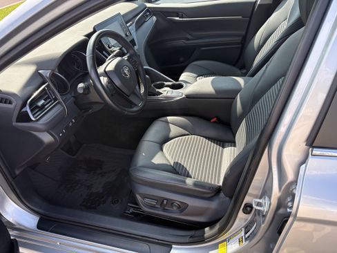 Used 2024 Toyota Camry SE FWD image 3
