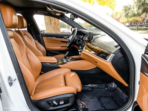 Used 2019 BMW 530i xDrive w/ M Sport Package image 34