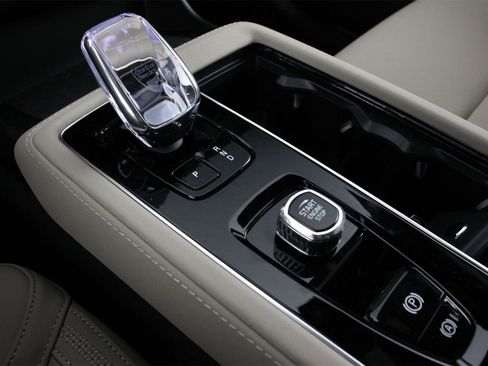 New 2026 Volvo XC90 B6 Plus w/ Protection Package image 7