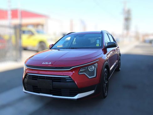 Used 2023 Kia Niro EX image 1
