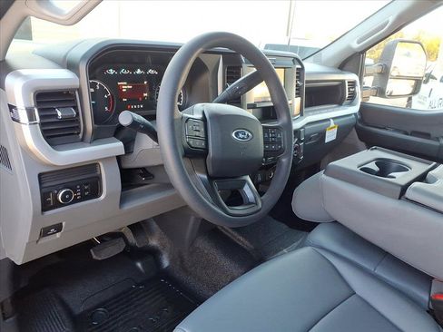 New 2026 Ford F550 4x4 SuperCab Super Duty image 13