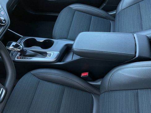 Used 2025 Buick Envista Preferred image 35