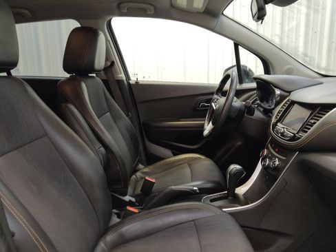 Used 2020 Chevrolet Trax LT w/ Redline Edition AWD/4WD image 21