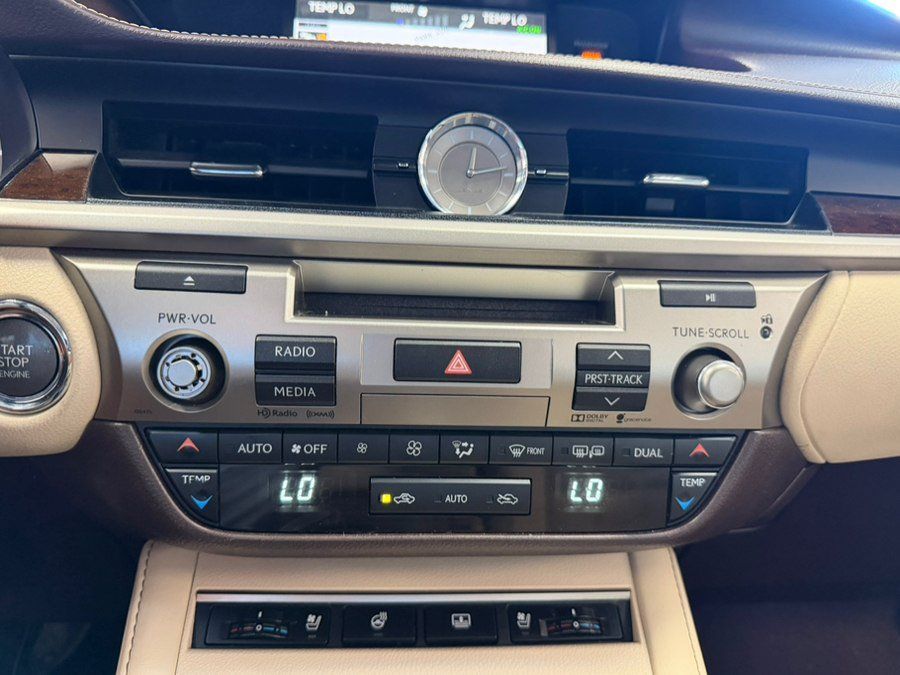 Used 2016 Lexus ES 350 w/ Luxury Package w/Wood Trim FWD image 25